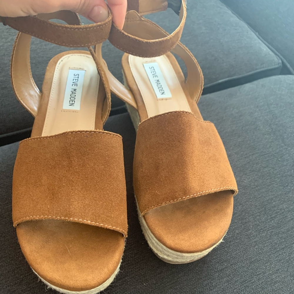 Never worn steve madden camel platform sandal